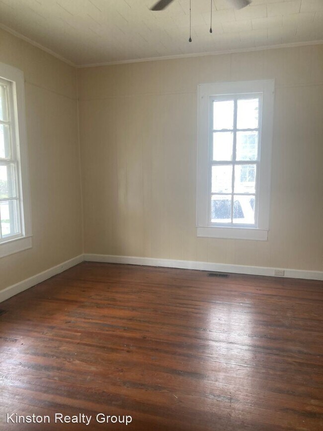 Building Photo - 3 br, 1 bath House - 302 E Lenoir Ave