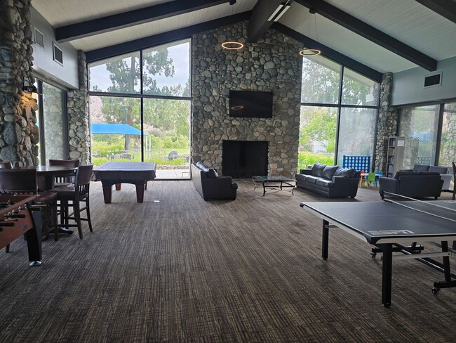 Foto del edificio - 4557 Feather River Rd