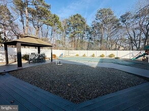 Building Photo - 15 Cherrywood Dr