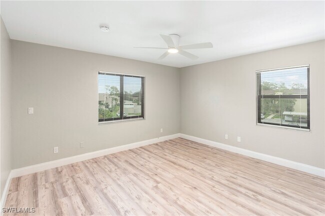 Building Photo - 228 Fox Glen Dr