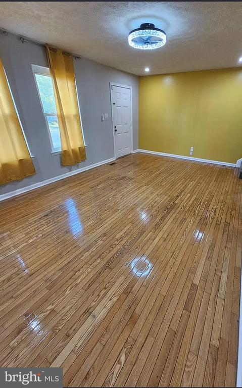 Foto del edificio - 604 Burlington Ct