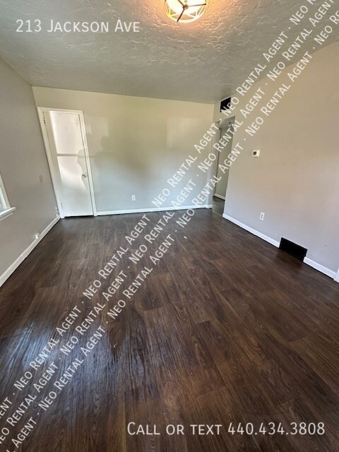 Foto del edificio - 213 Jackson Ave