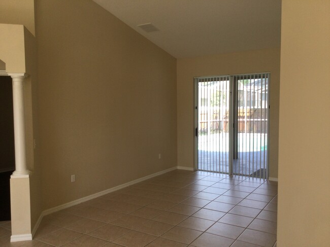 Foto del edificio - 2408 Groveway Dr