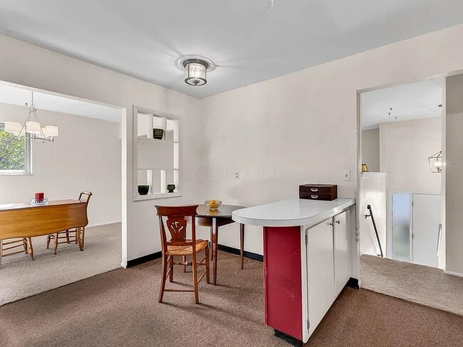 Foto del edificio - 300 Brookhaven Dr E