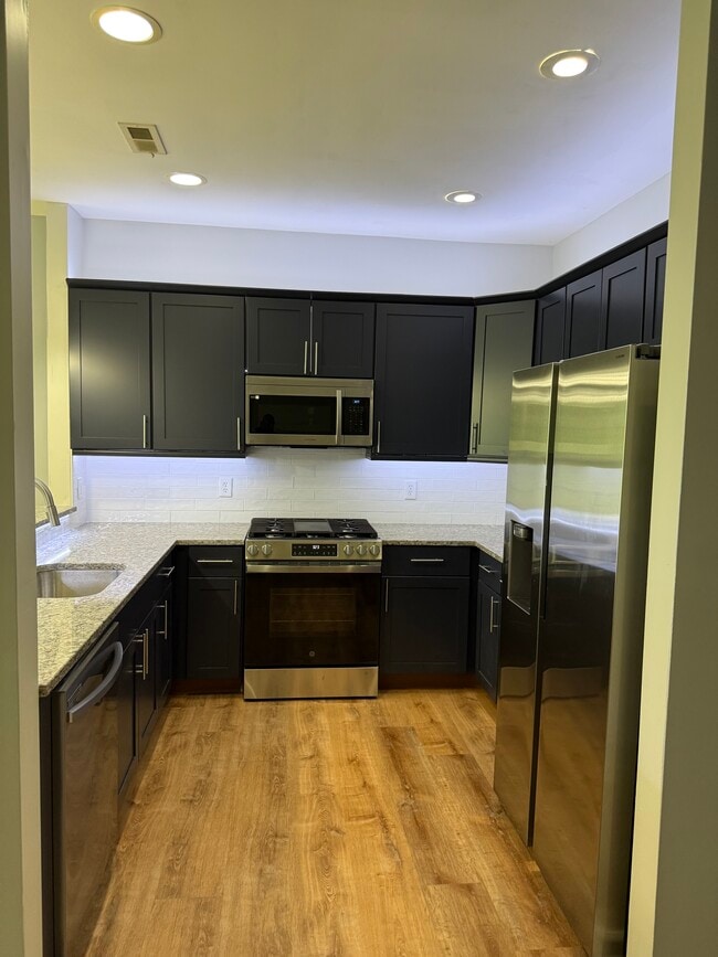 Building Photo - 77 Pinehurst Dr