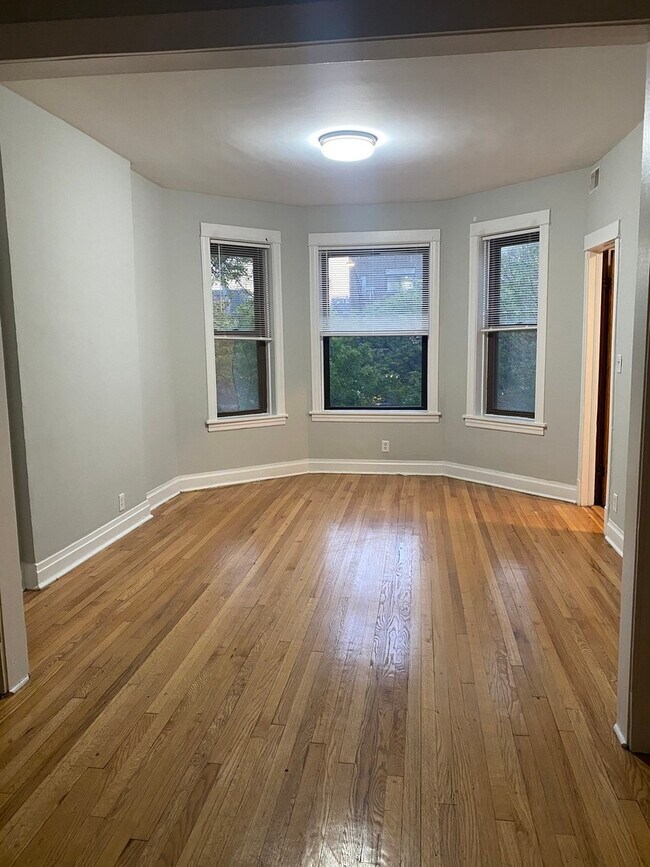 Foto del edificio - 3919 N Southport Ave