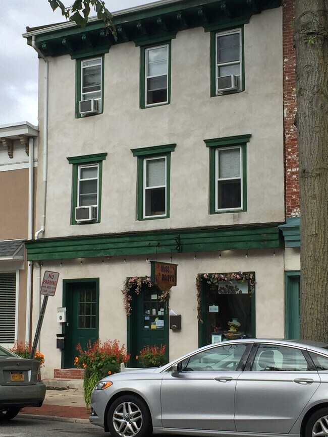 Building Photo - 115 Farnsworth Avenue