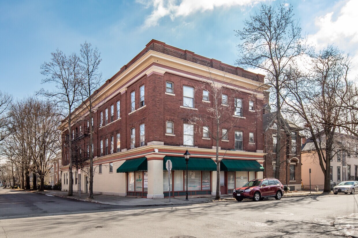 Foto principal - 408 E 6th St