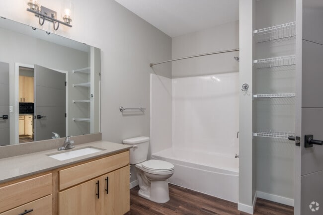 Woodpecker Bathroom - Songhill41- Rent Specials