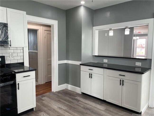 Building Photo - 88 Beacon St