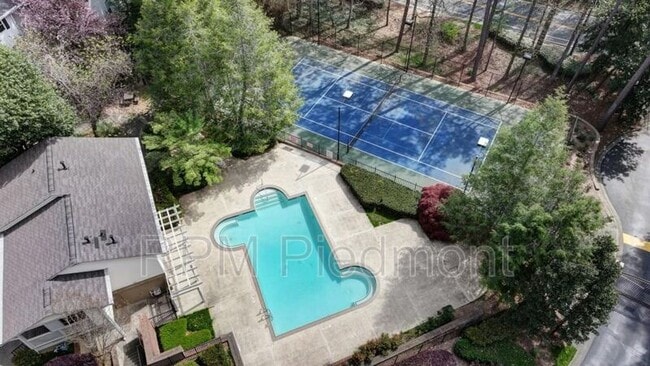 Building Photo - 6820 Glenridge Dr