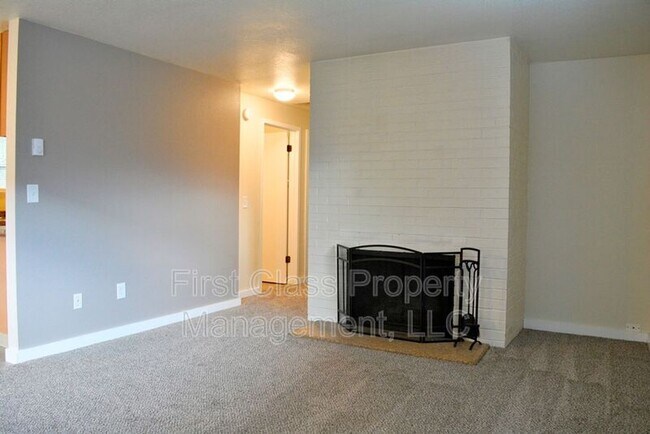 Building Photo - 525 NW 18TH Ave