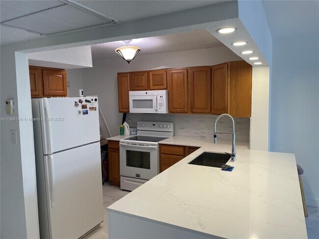 Building Photo - 9420 Poinciana Pl