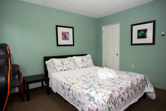 Building Photo - 42 Everett St