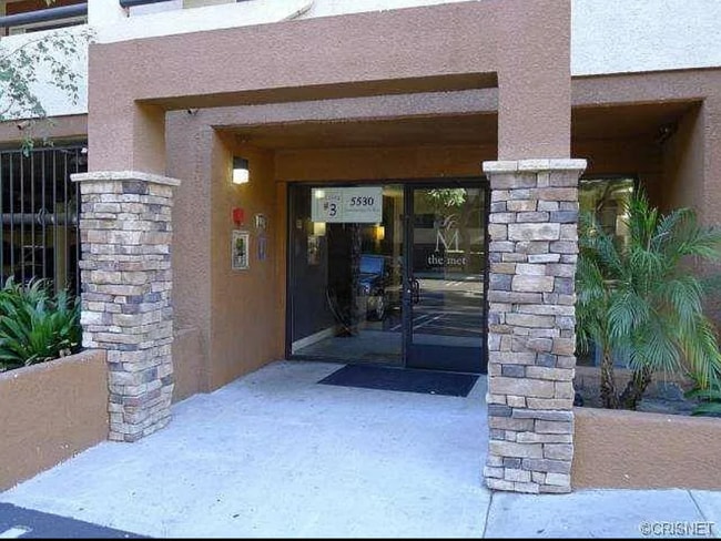 Building Photo - 5530 Owensmouth Ave