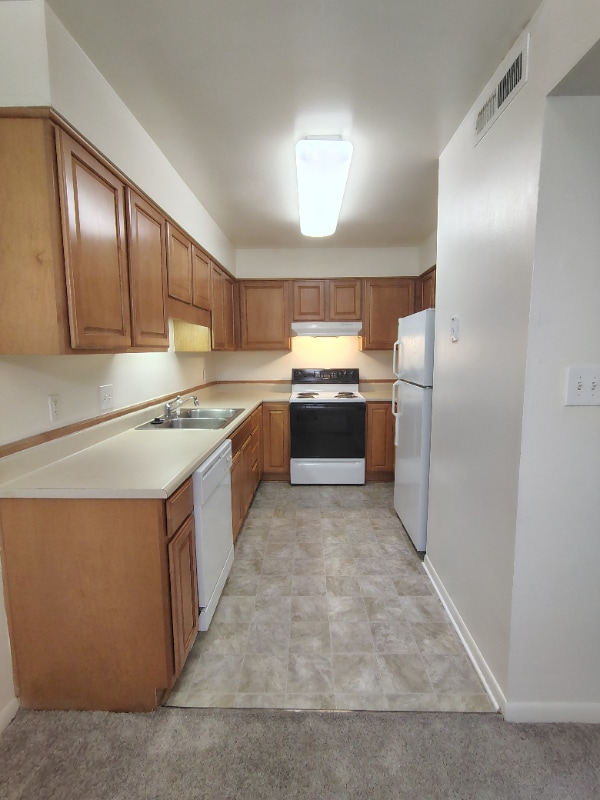 Foto del edificio - 600 Reusens Rd