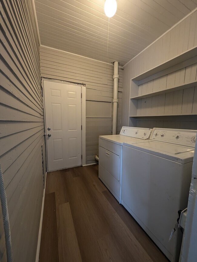 Foto del edificio - Charming 2 bed/ 1 bath Duplex