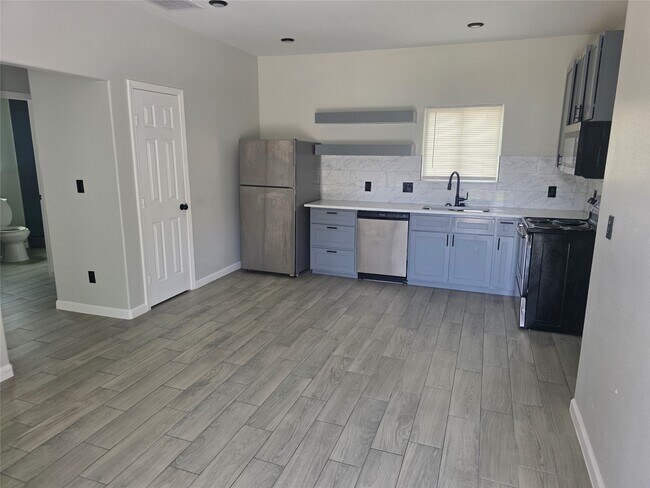 Foto del edificio - 3221 Ennis St