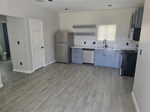 Building Photo - 3221 Ennis St