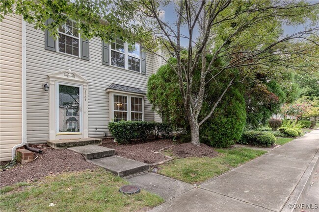 Building Photo - 2904 Queensland Dr