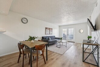Building Photo - 2525 Thomason Cir