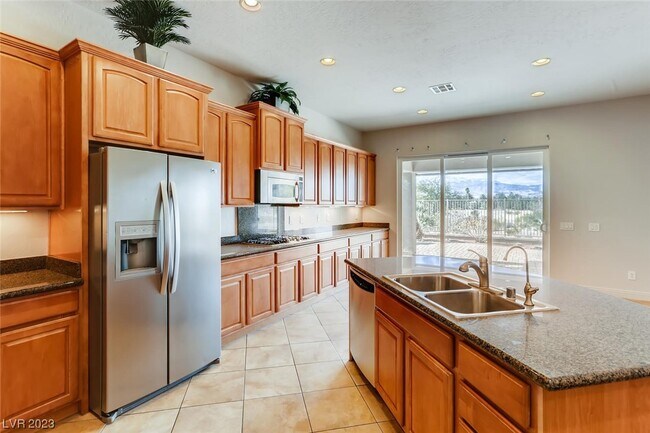 Building Photo - 8655 Killians Greens Dr