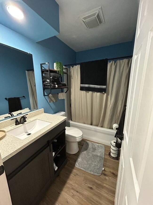 Building Photo - Spacious 3-Bedroom, 2-Bath Home in Middleb...