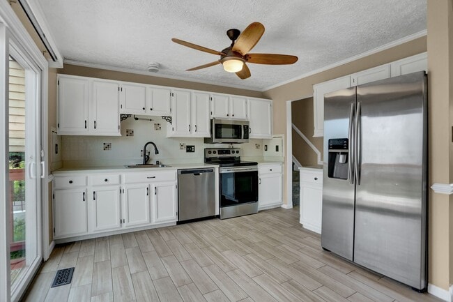Spacious 4-Level Home with Deck, Workshop ... - Spacious 4-Level Home with Deck, Workshop ...