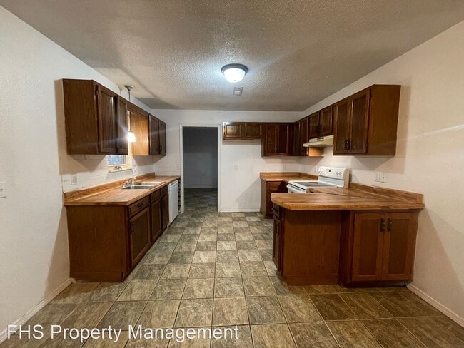 Building Photo - 3 br, 2 bath House - 633 S Miller Road