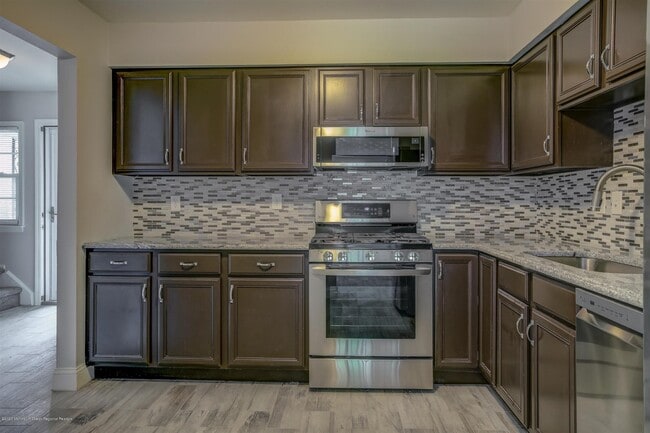 Building Photo - 40 Staghorn Dr