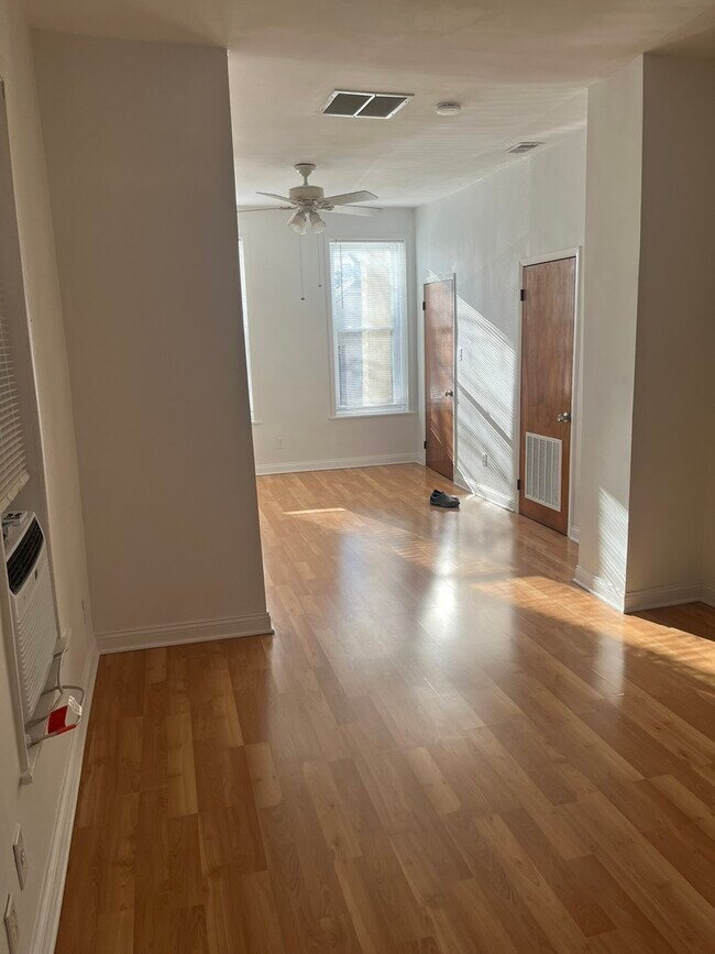 Foto del edificio - 2851 S Emerald Ave