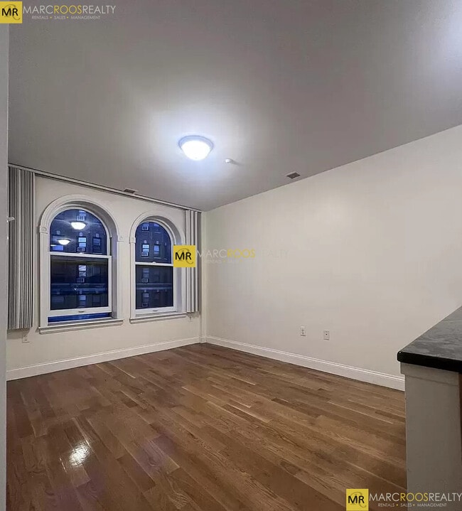 Building Photo - 43 Westland Ave