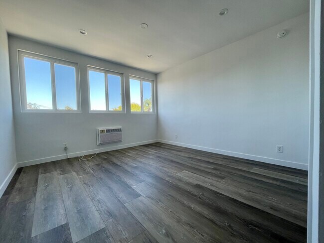 Foto del edificio - 8038 Blackburn Ave
