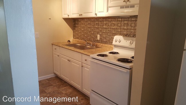 Foto del edificio - 3300 N Elm St