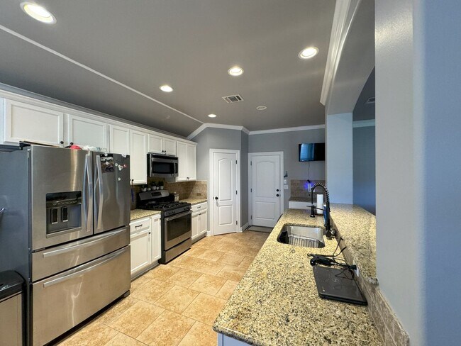 Building Photo - LEGACY BEAUTY.. Close to Barksdale Air For...