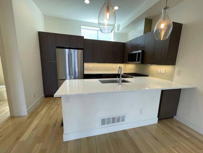 Show Stopper! - Show Stopper! Apartment