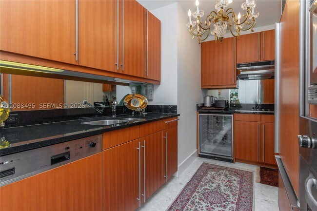 Building Photo - 1425 Brickell Ave