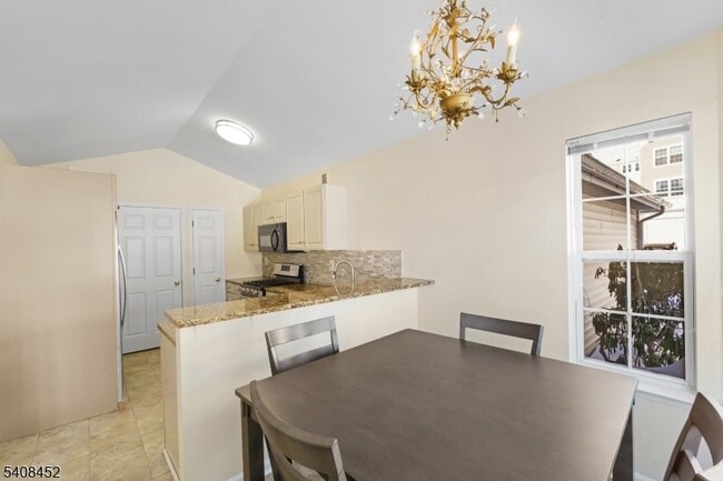 Building Photo - 12 Woodmont Dr