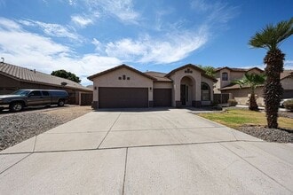Building Photo - 2831 E San Tan St