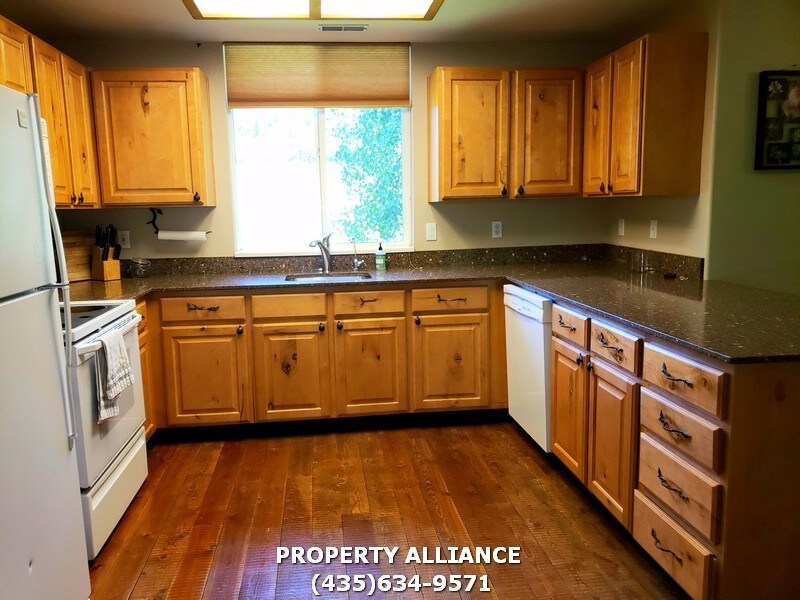 Foto principal - 1600 Pinebrook Blvd