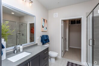 Interior Photo - Live 8 West