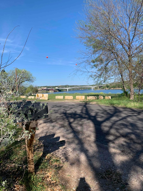 Building Photo - 600 Lakeshore Dr