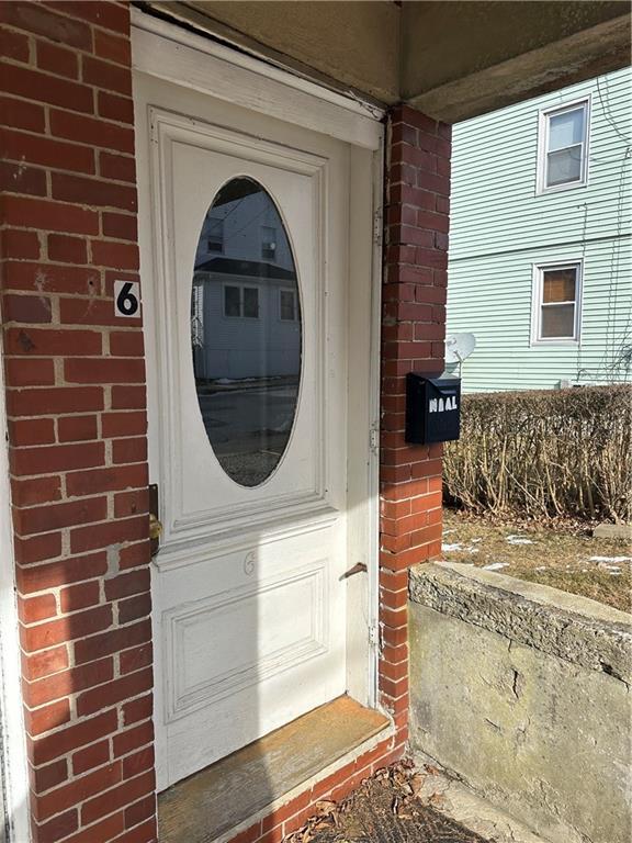 Foto del edificio - 6 Russell Ave