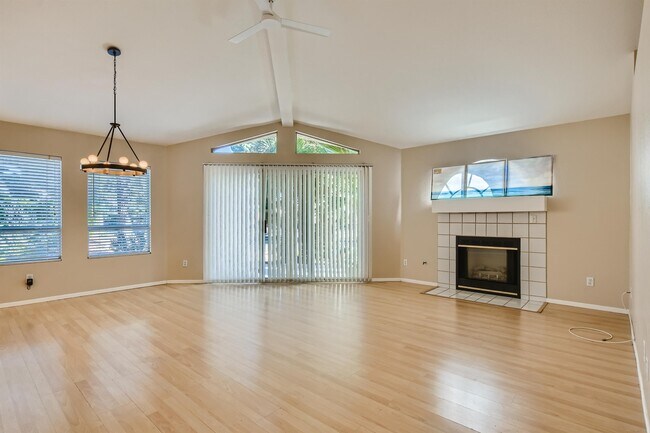 Building Photo - 7272 Vista Bonita Dr