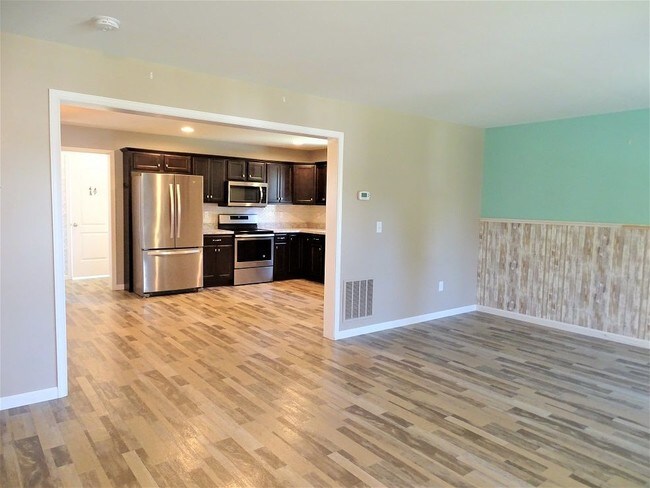 Building Photo - 1510 Rothsville Rd