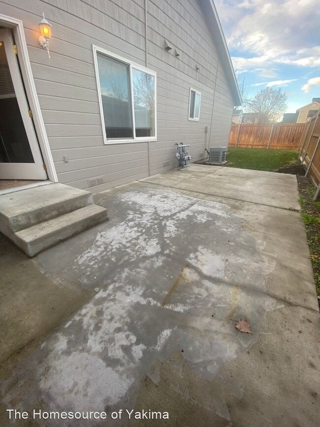 Building Photo - 2 br, 2 bath House - 1307 S. 75th Ave #2