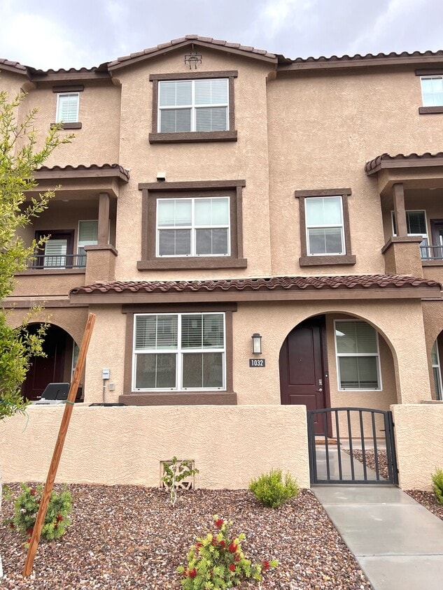 Primary Photo - 1255 N Arizona Ave