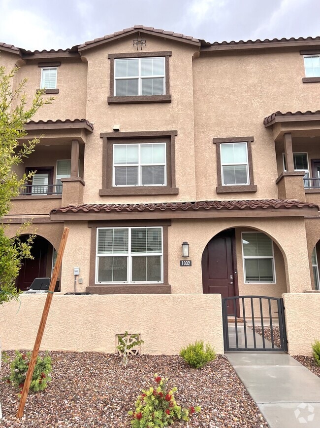 Building Photo - 1255 N Arizona Ave