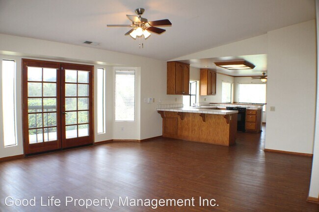 Building Photo - 3 br, 2 bath House - 1032 Summit Trl