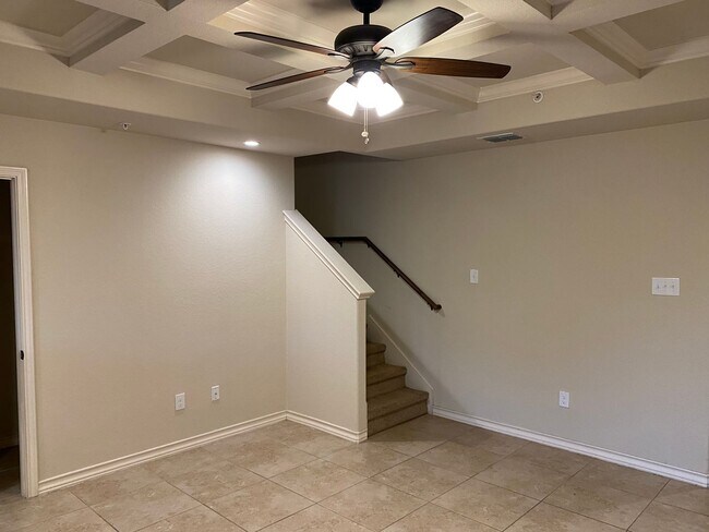 Foto del edificio - 6619 Arancione Ave